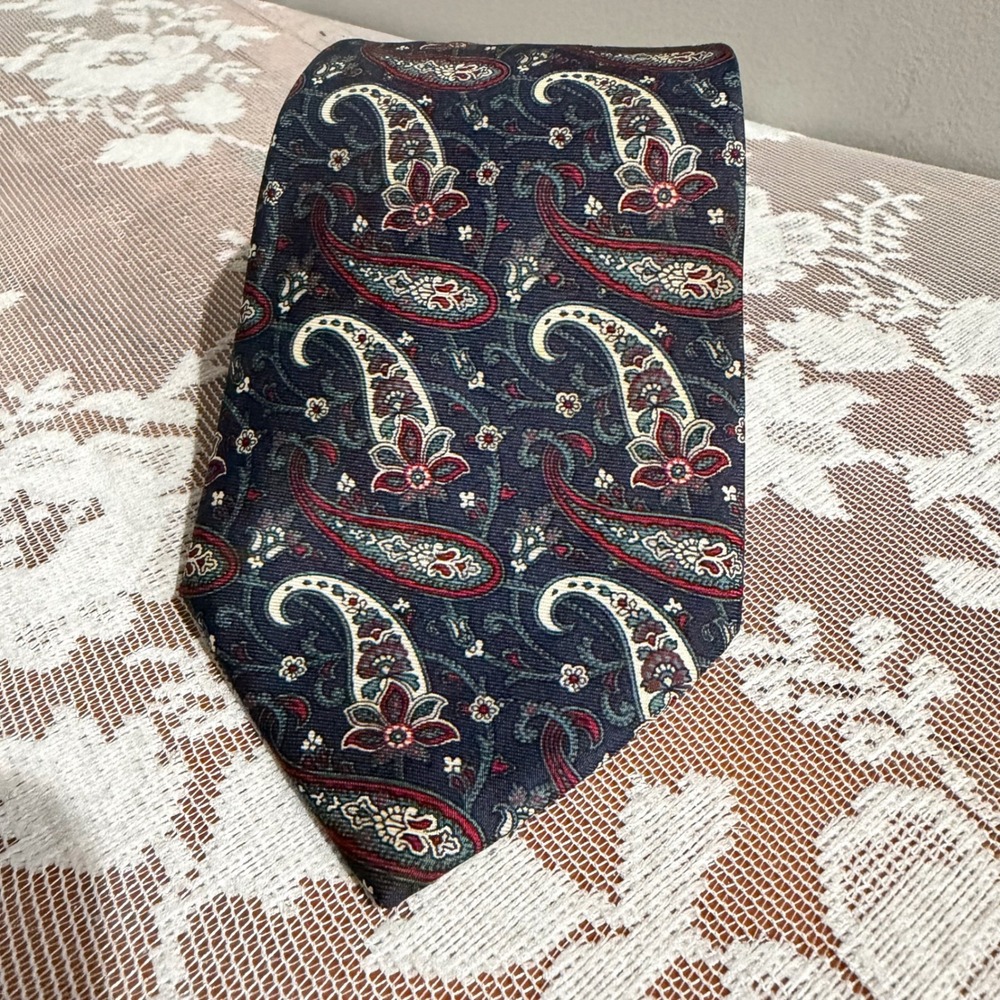 Christian Dior Necktie Mens OS Blue Burgundy Paisley Silk Excellent Vintage USA